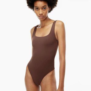 Aritzia Babaton CONTOUR SCOOPNECK - Rich Mocha - Size L